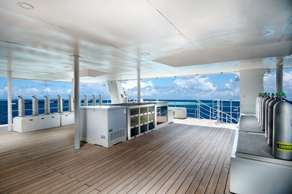 solitude-adventurer-divedeck