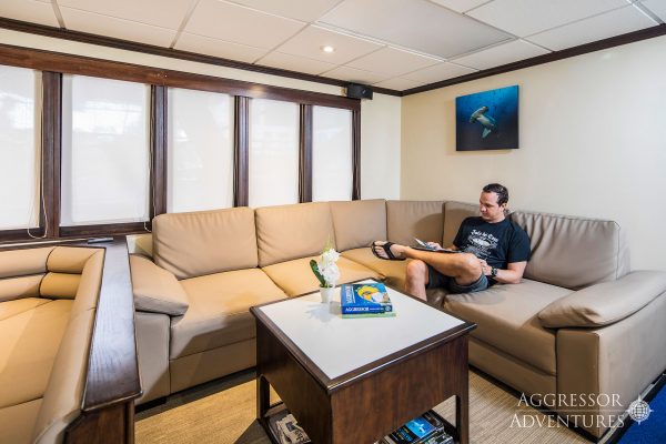 okeanos aggressor2 lounge