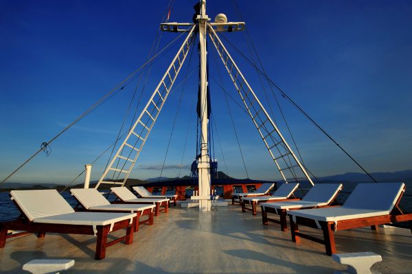 philippine siren sundeck