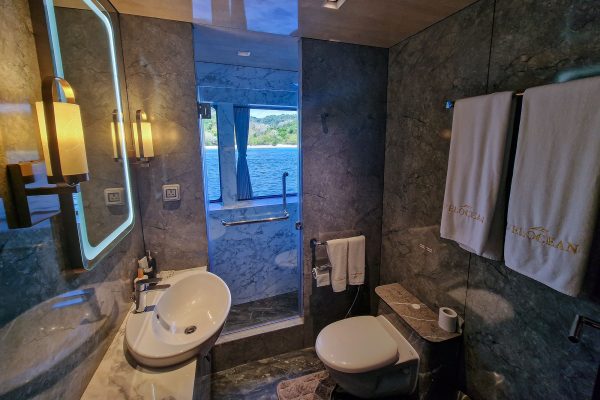 Badezimmer Platinium Suite Velocean Liveaboard