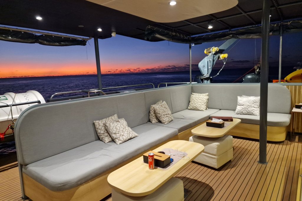 Bat Lounge Velocean